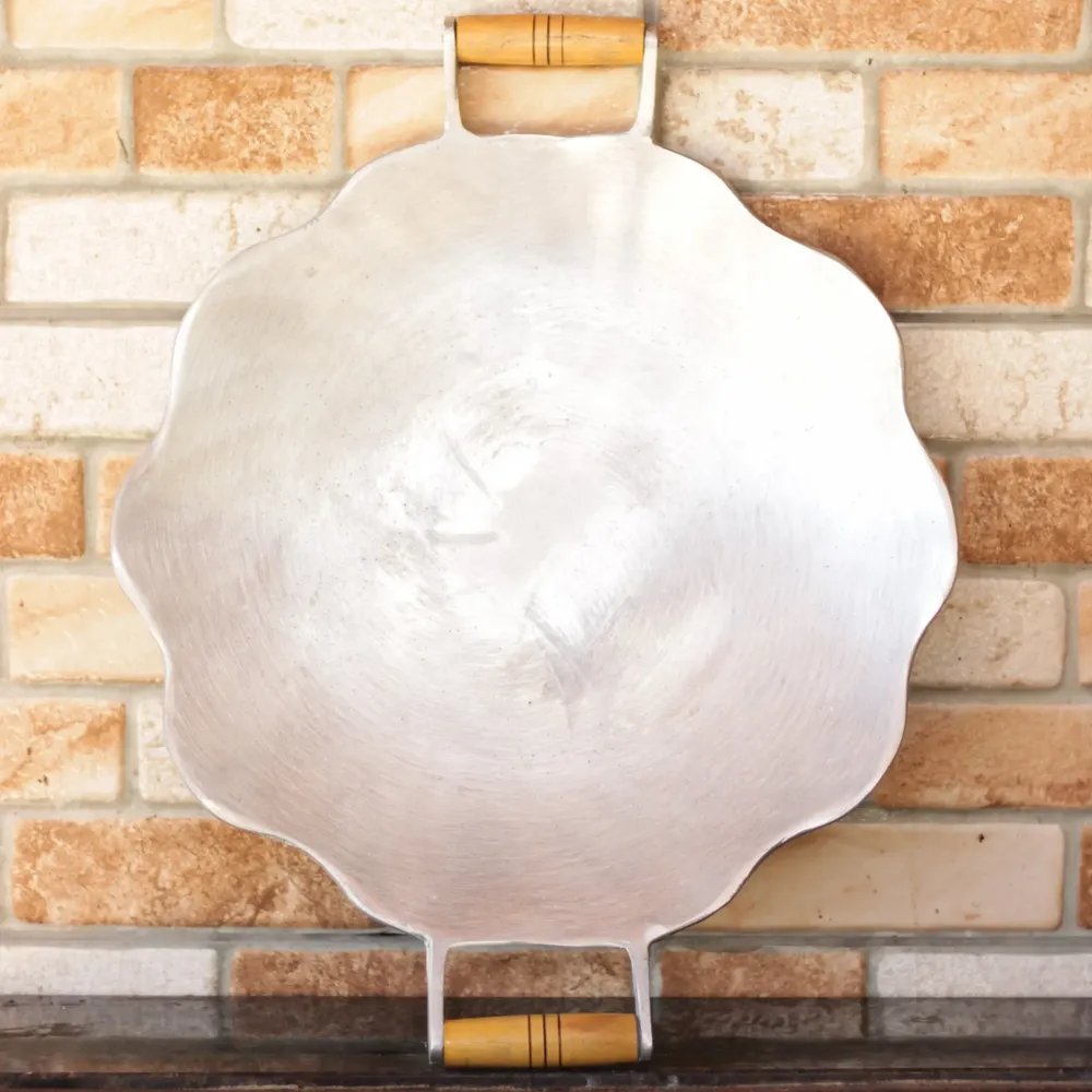 Disco De Arado/tacho Em Alumínio Batido Pequeno Madeira 53cm