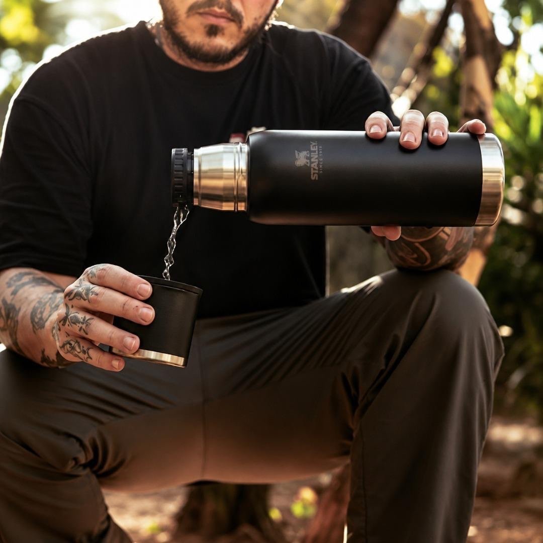 Garrafa Térmica Stanley Adventure 2.0 com Tampa Antivazamento Matte Black 1L
