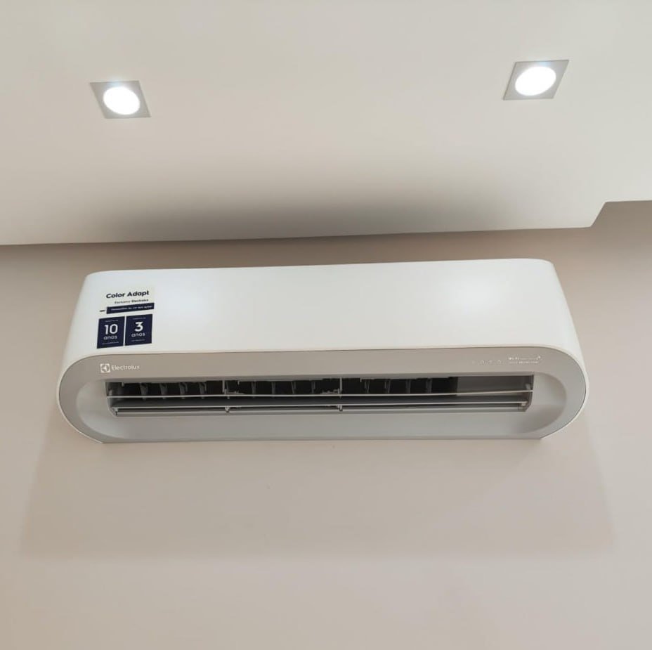Ar-Condicionado Electrolux Split 18.000 BTUs Color Adapt Frio com Wi-fi (YI18F/YE18F) 220V