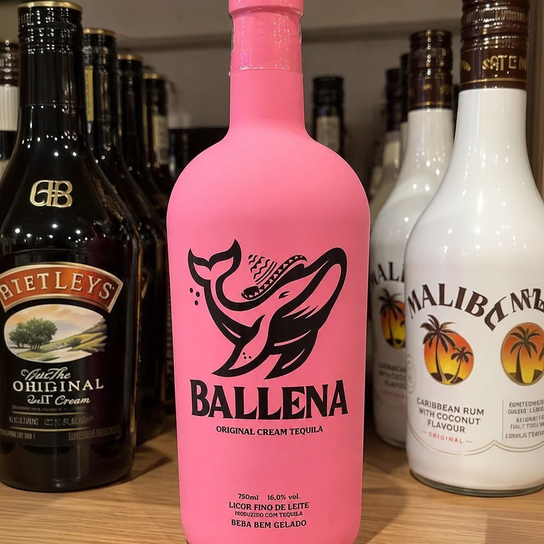 Licor Ballena morango 750ml