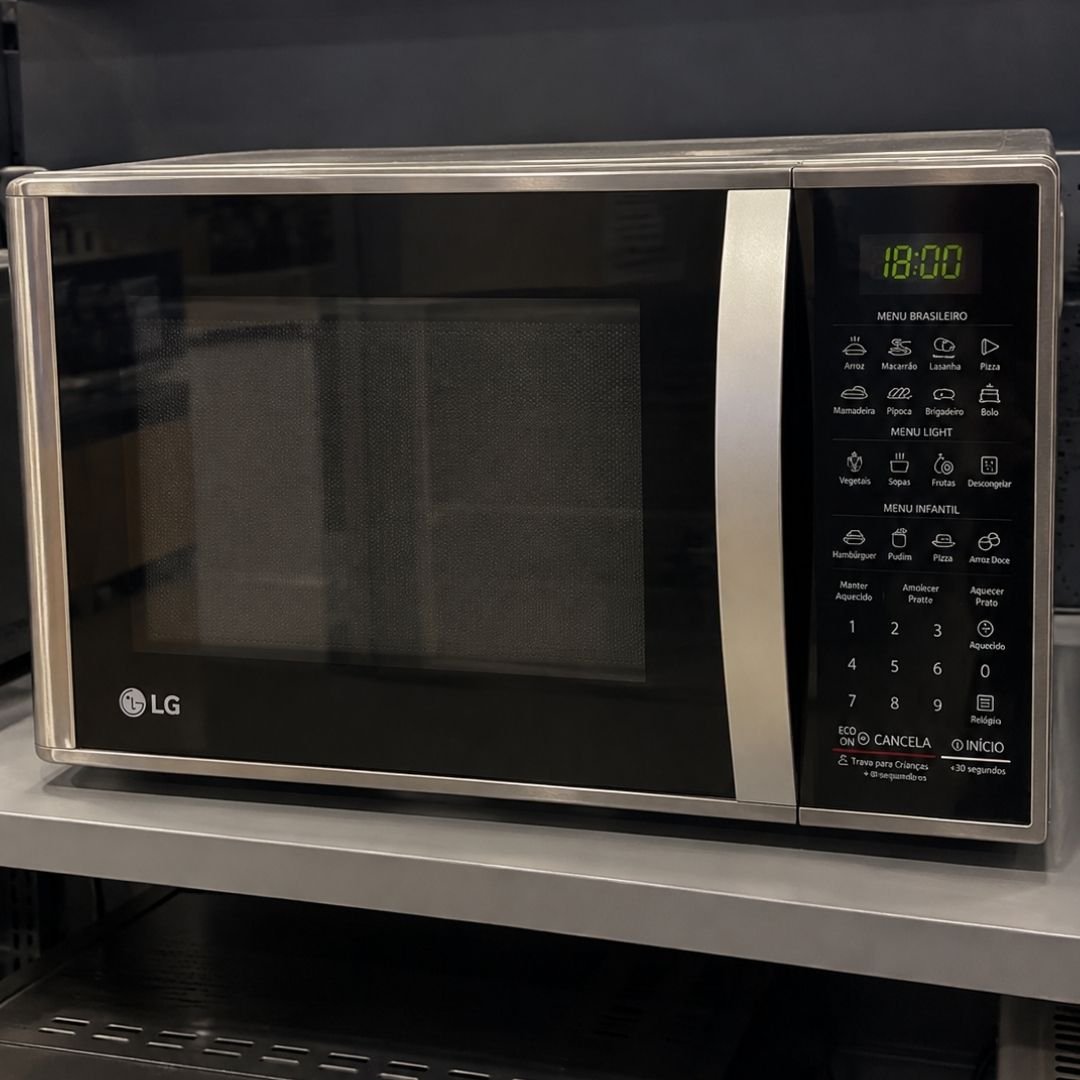 Micro-ondas LG 30 Litros Prata Limpa Fácil MS3043BR 127V