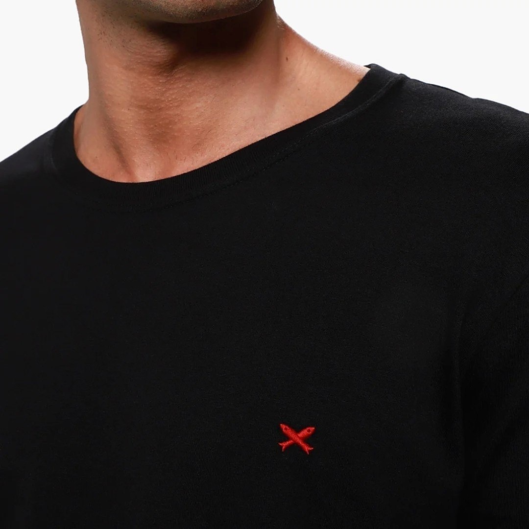 👕 Camiseta Hering World Bordada Minimalista