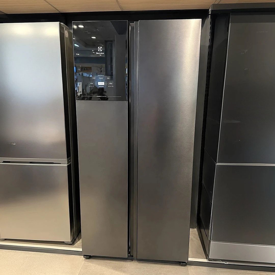 Geladeira Electrolux 431l Bivolt Sidebyside Black Inox Es40b Black