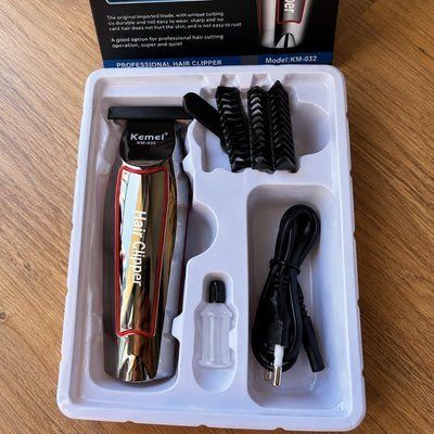 Máquina Acabamento Kemei KM-032 Barba Cabelo Bivolt