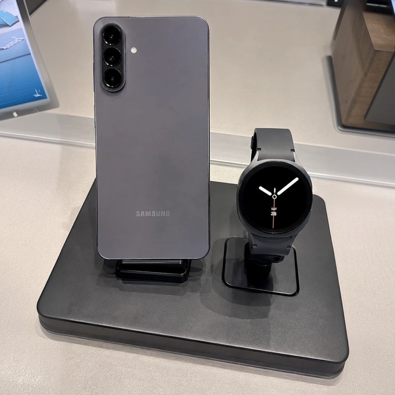 Galaxy A57 5G (128GB) - Cinza + Galaxy Watch8 BT 40mm - Grafite