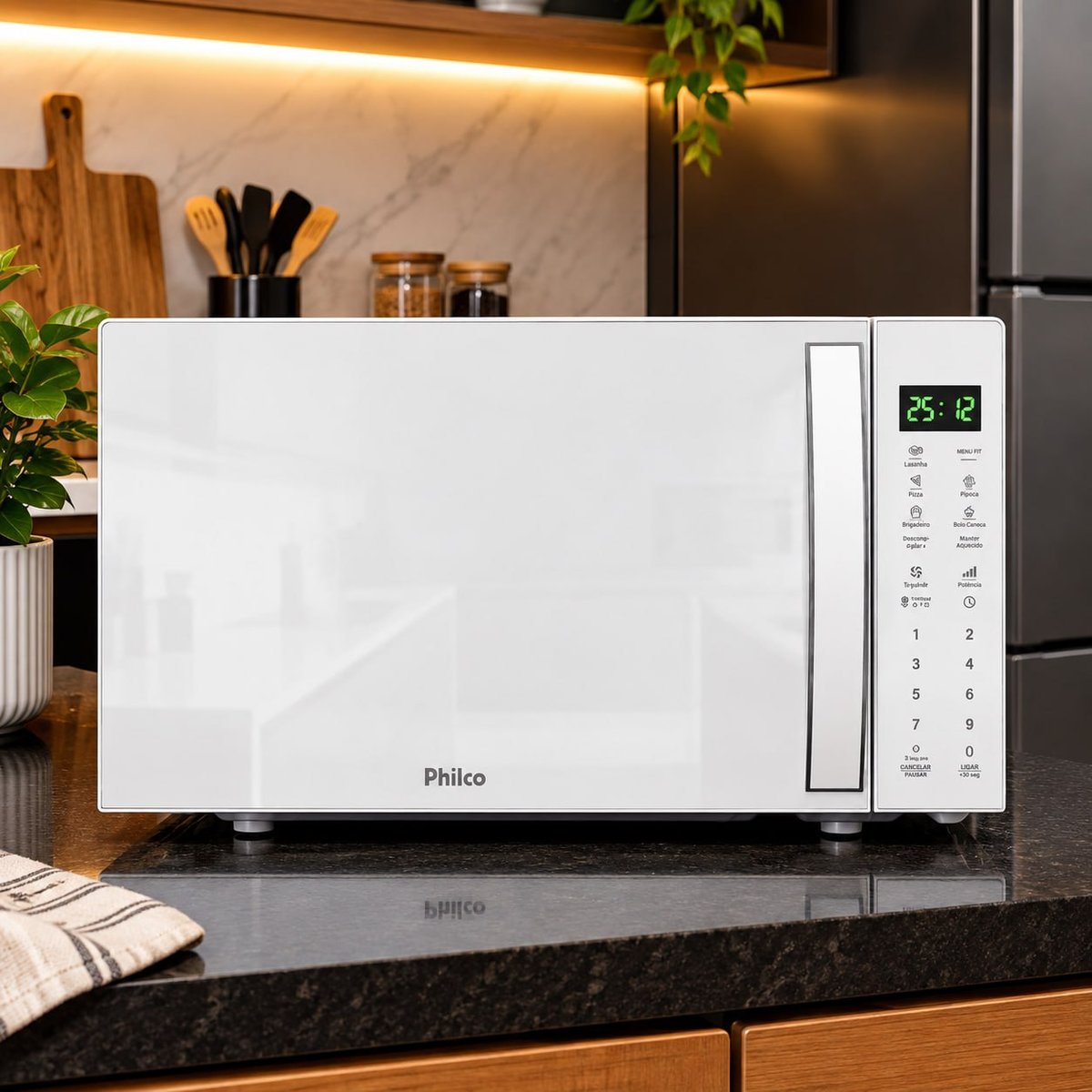 Micro-ondas Philco 28L, sistema Limpa Fácil