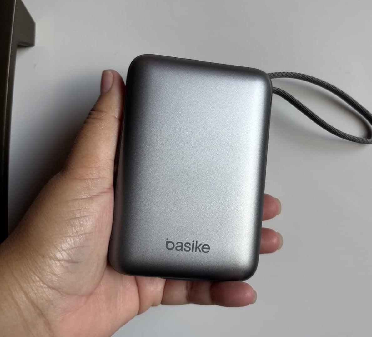 Carregador Portátil Power Bank Basike 20000mAh 22.5W Rápido Cabos Embutidos Tipo C iPhone Samsung