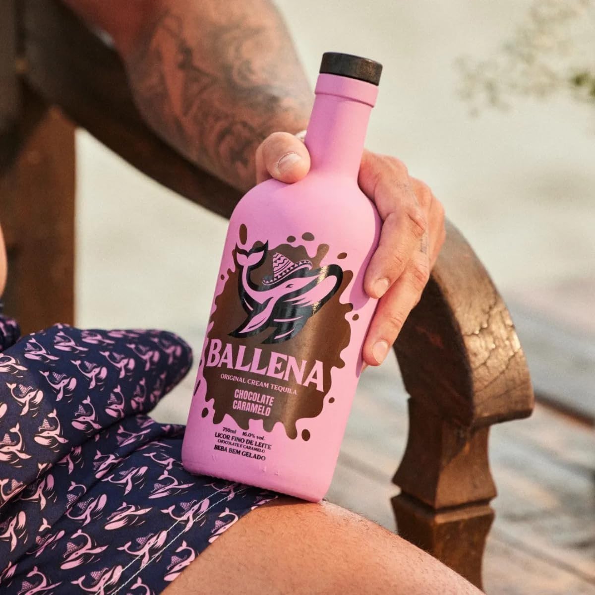 Licor Ballena chocolate e caramelo 750ml