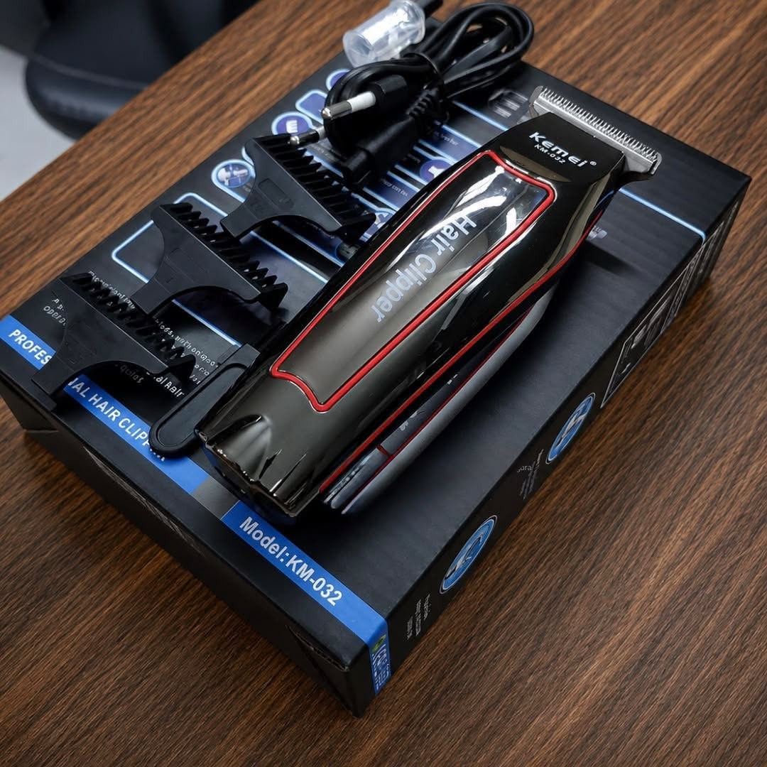 Maquina Cortar Cabelo Aparar Barba Kemei Km-032 Acabamento Prateado 127/220v