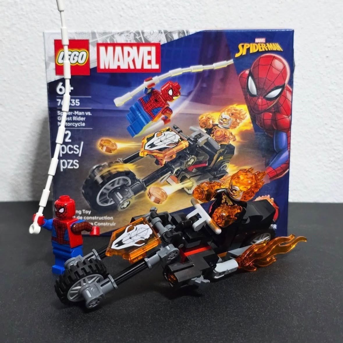 LEGO Marvel Homem-Aranha vs. Motocicleta Fantasma com Motocicleta