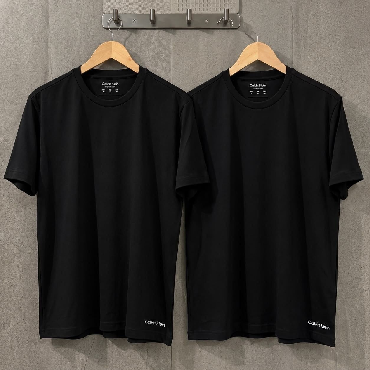Kit com 2 Camisetas Crew-neck Calvin Klein (P ao GG)