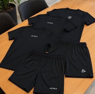 Kit 5 Peças All Black Dry 3 Camisetas E 2 Bermudas Alpha