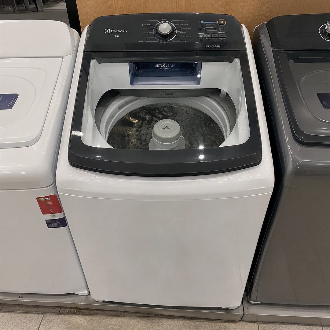 Lavadora de roupas Electrolux Efficient Lee18 18kg com cesto inox 127V