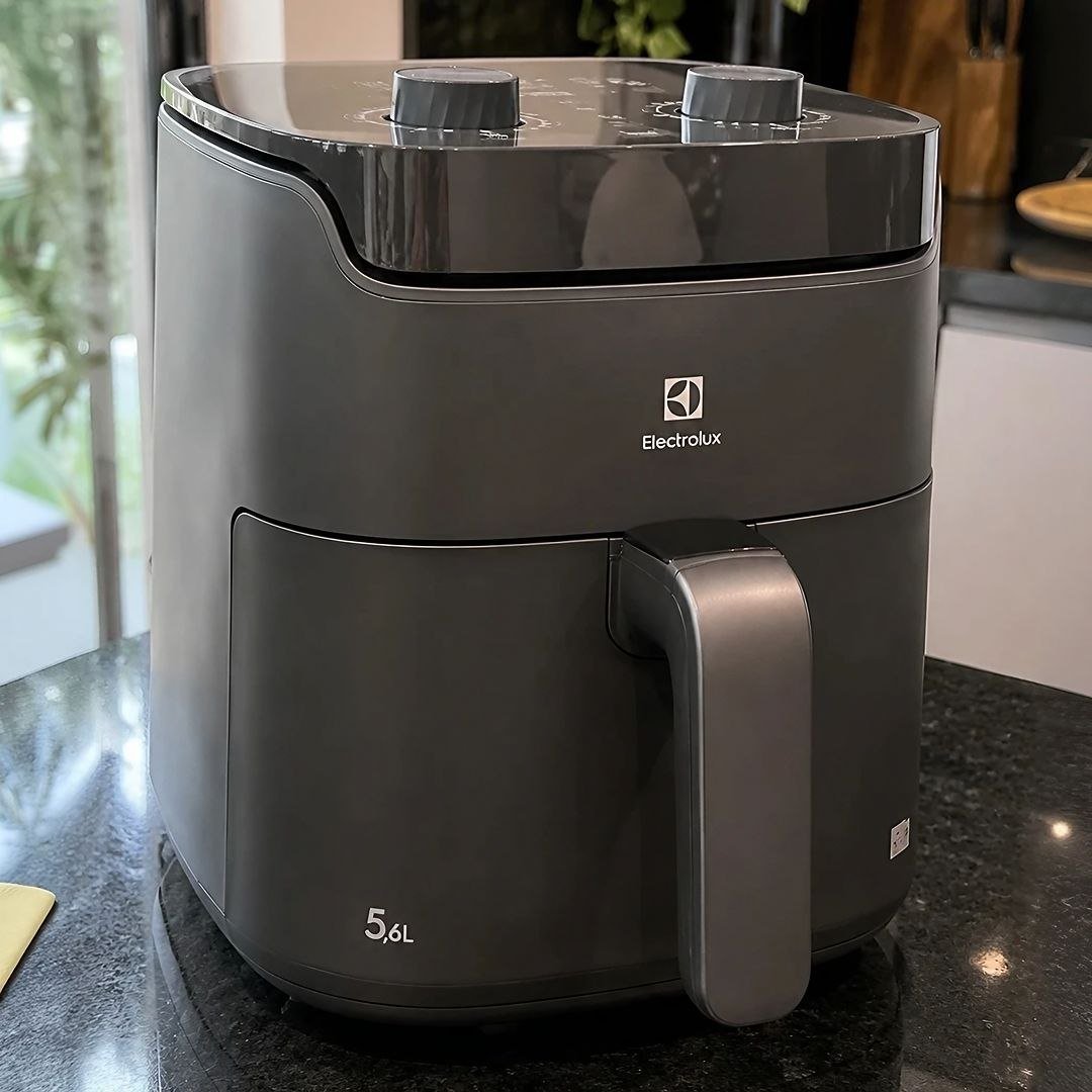 Electrolux Air fryer Fritadeira Elétrica sem oleo Rita Lobo 5,6L EAF40 127V