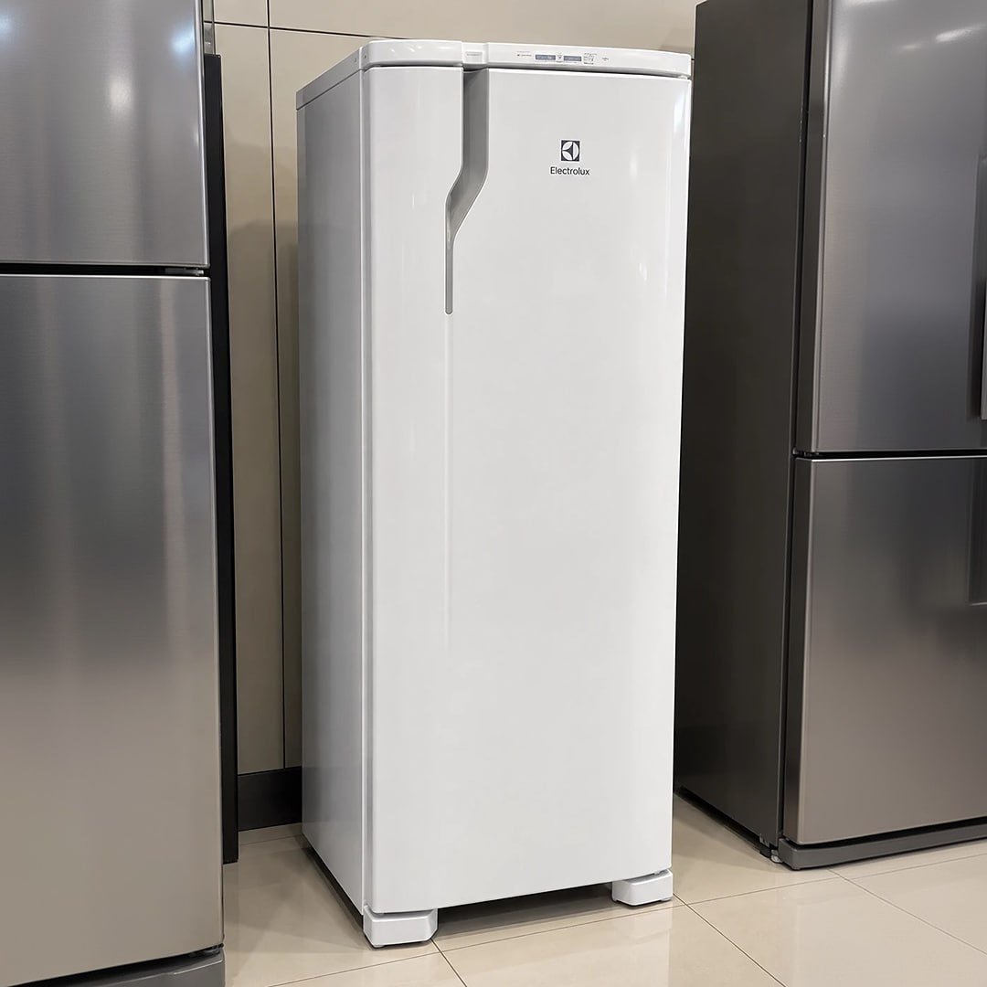 Geladeira Electrolux 240L RE31 Porta Branca Degelo Fácil