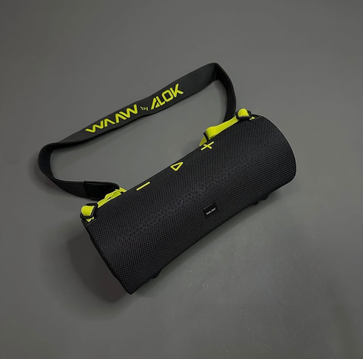 Caixa De Som Bluetooth Waaw By Alok Boom 100sb 40w 20h Ipx7 Preto