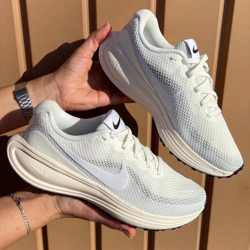 Tênis Nike Revolution 8 Masculino - Branco+Cinza