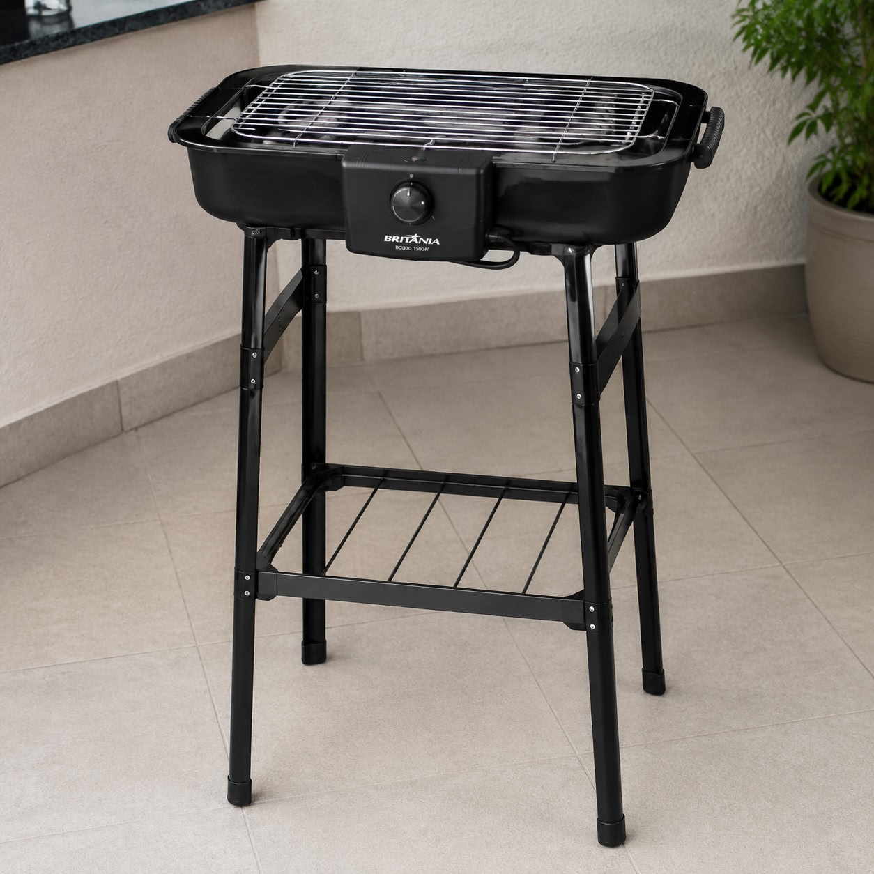 Churrasqueira Elétrica Britânia Bcq90 Com Suporte 1500w Cor Preto