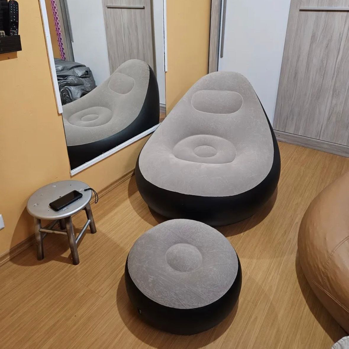 Poltrona Inflável Ultra Lounge Com Pufe Sofá Preguiçoso Cor Marrom