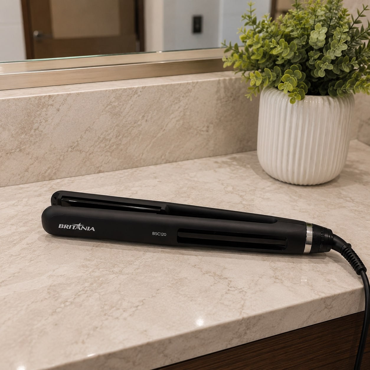 Prancha de Cabelo Britânia Revestimento Cerâmico 200°C BPR03A