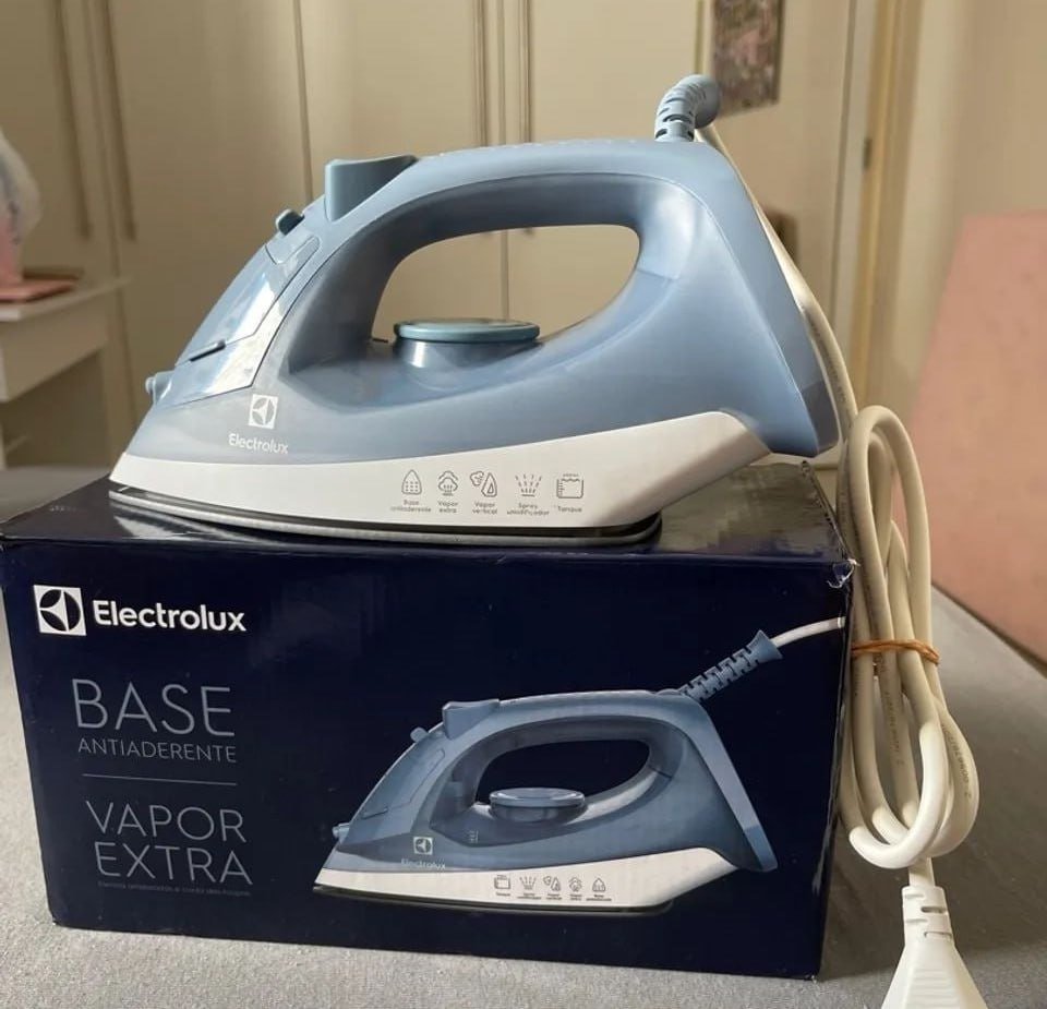 Ferro de Passar a Seco e Vapor Electrolux Efficient ESI10 127V