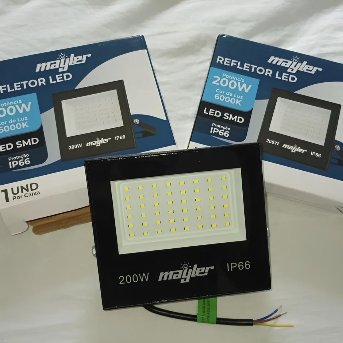 Kit 2 Refletor Led Holofote 200w Ip66 Branco Frio Carcaça Preto Luz Branco-frio