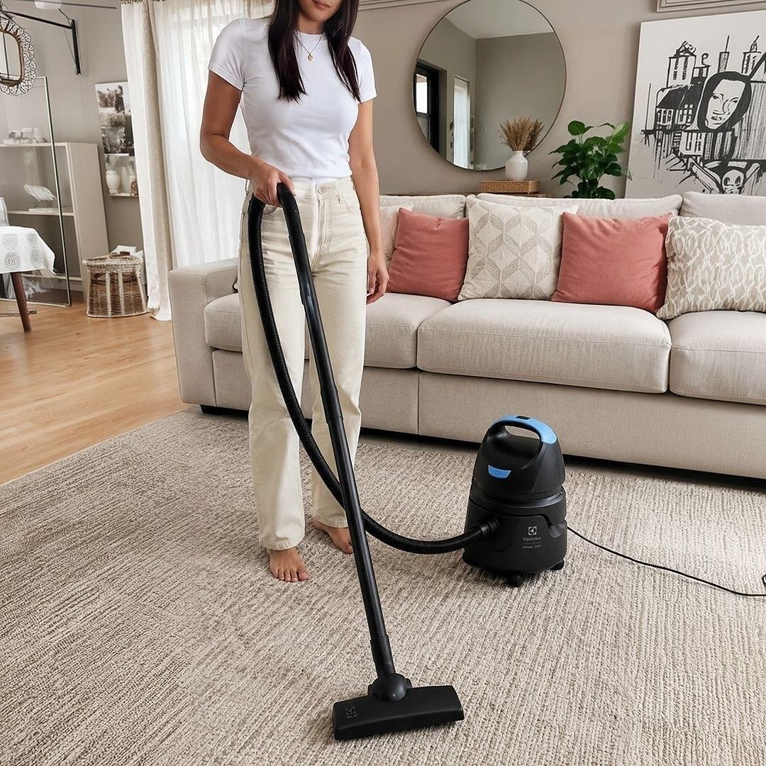 Electrolux Aspirador água pó compacto potente função sopro 1400W 12 L total 5 L