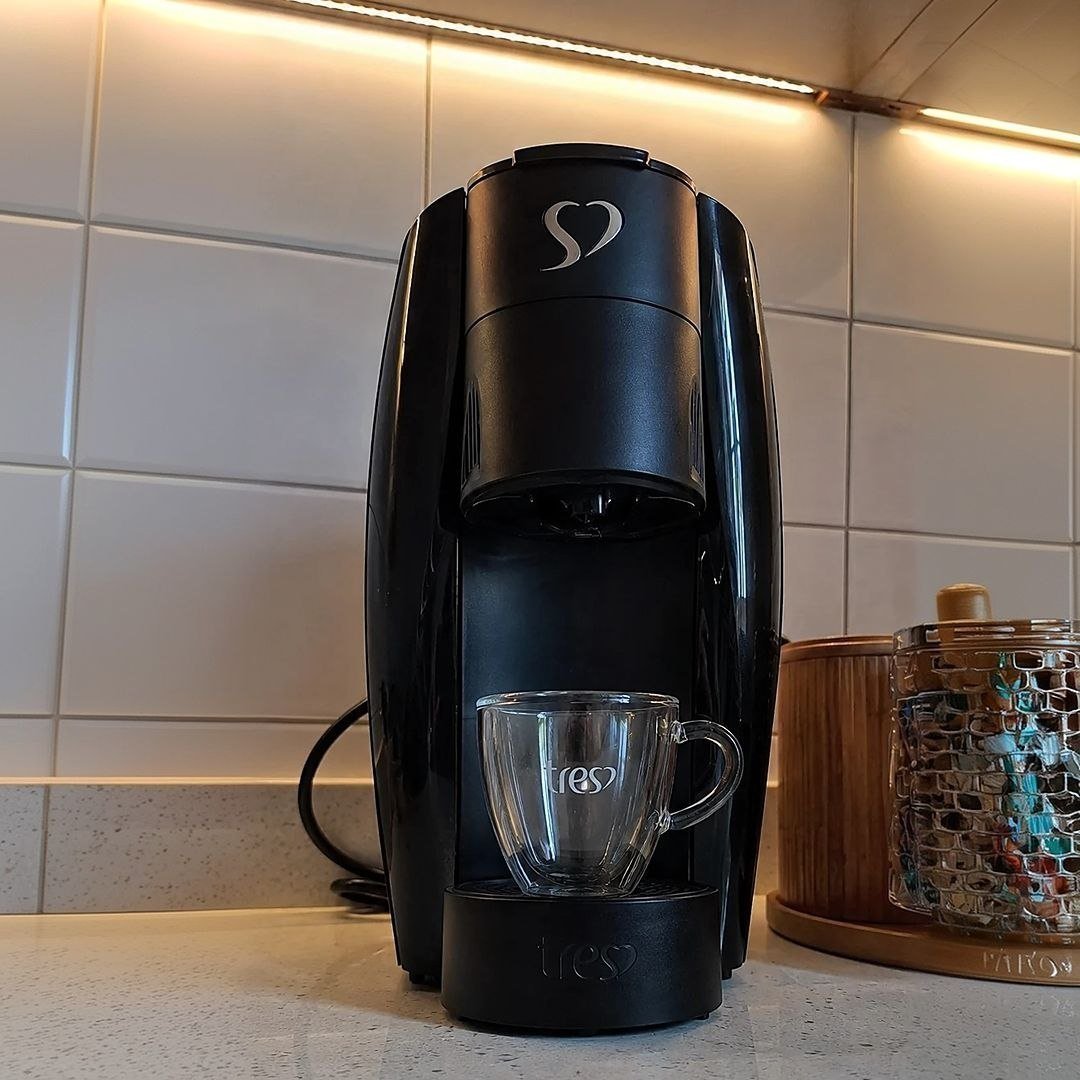 3 Corações TRES Cafeteira Espresso e Multibebida LOV Preta - 220V
