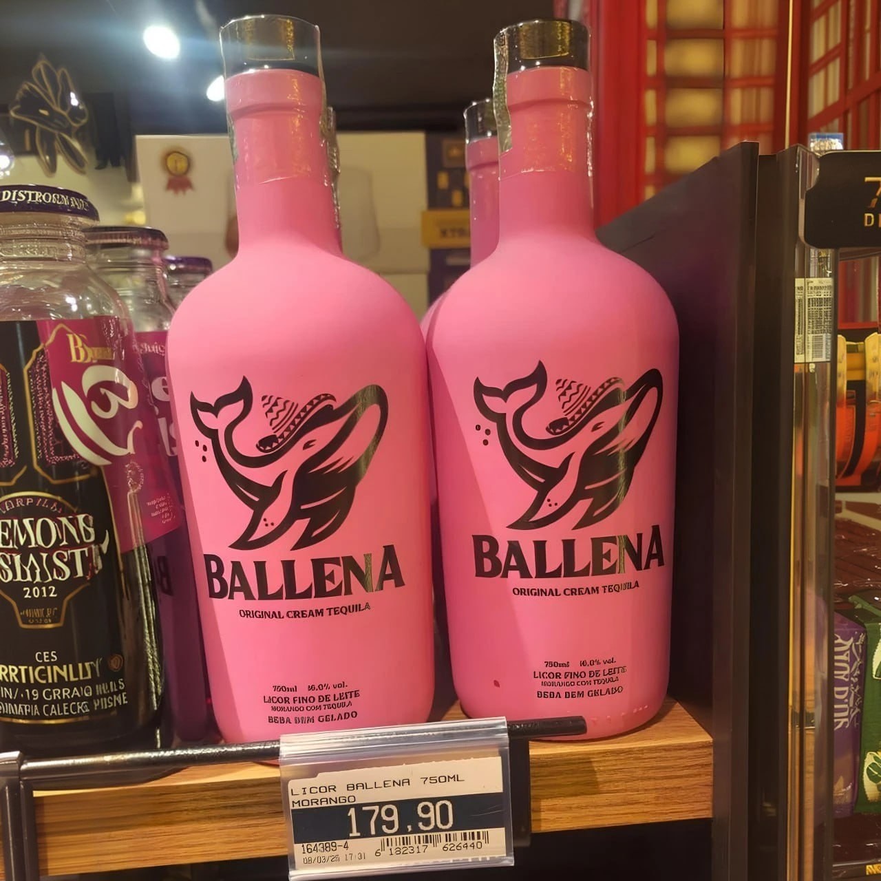 Licor Ballena morango 750ml