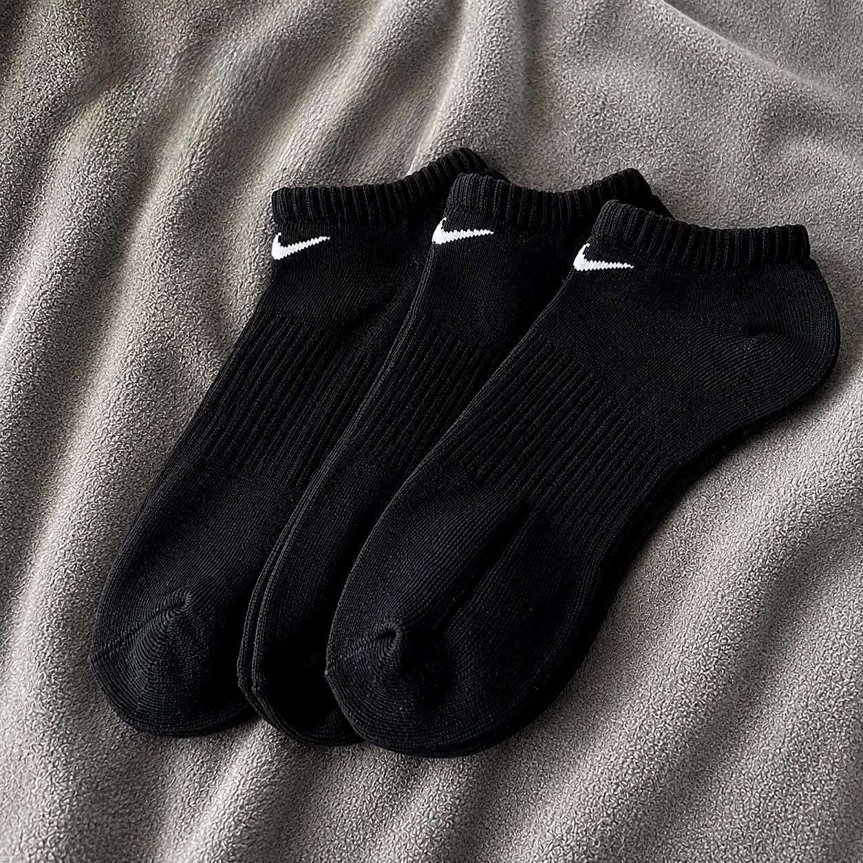 🧦 Kit com 3 Pares de Meias Nike Performance Lightweight (2 cores)