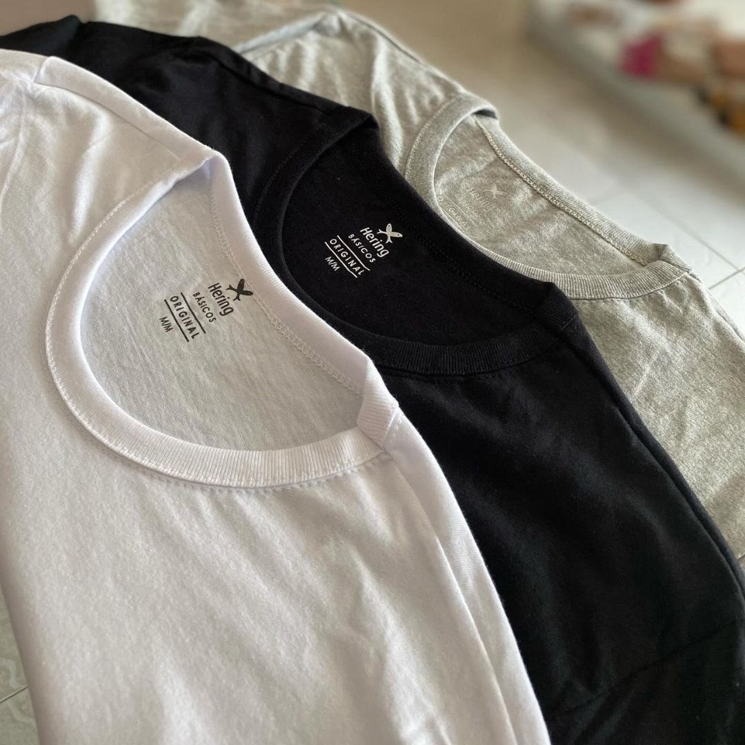 Kit Com 3 Camisetas Masc Básicas Slim Gola Redonda Hering Branco / Preto / Cinza Liso G
