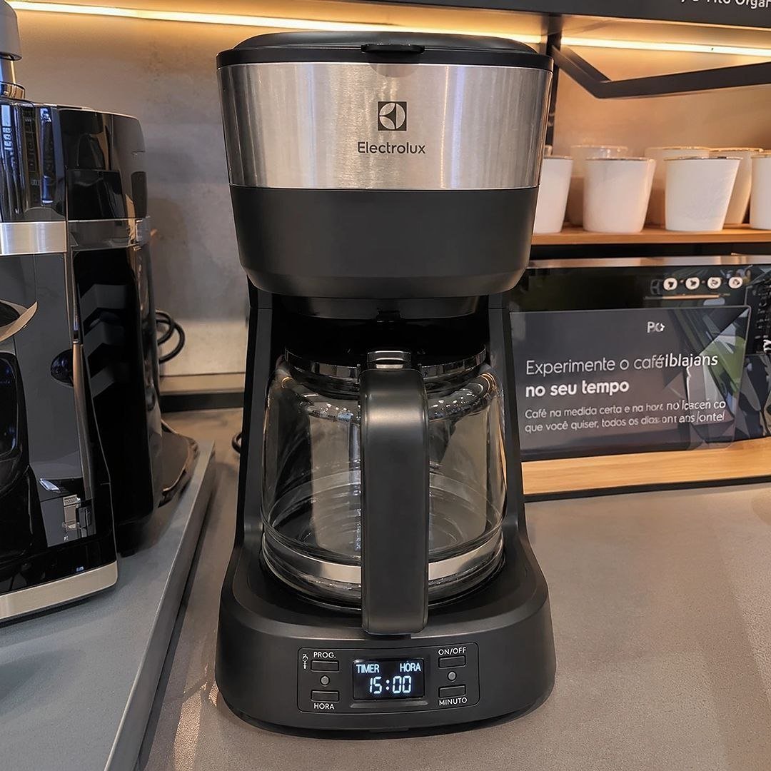 Cafeteira Elétrica Electrolux inox capacidade 1,2L 30 xicaras ECM25 127v