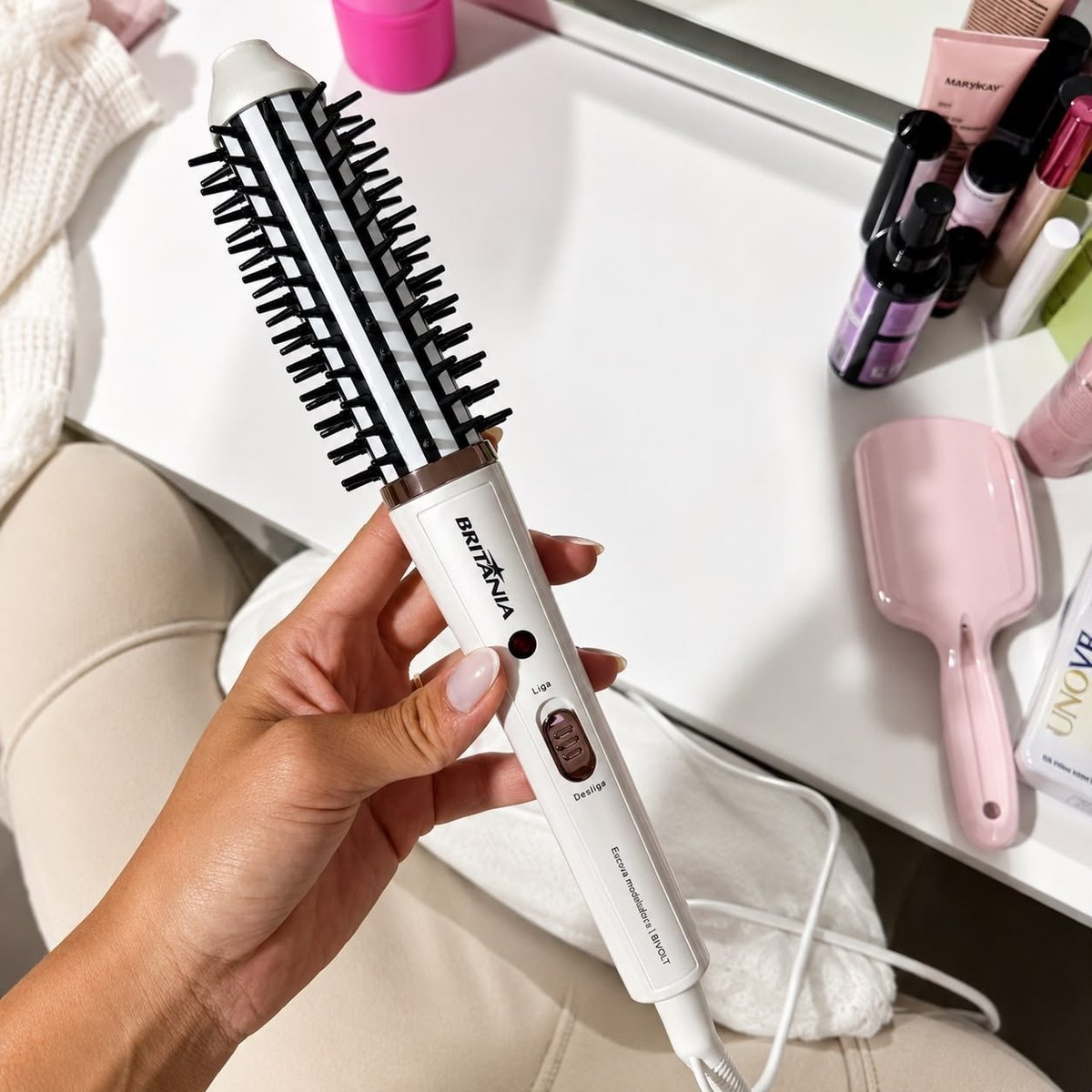 Escova Modeladora Britânia BEC04 2 em 1 Bivolt
