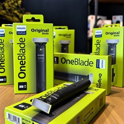 Máquina de barbear Philips OneBlade QP1424/10 preta