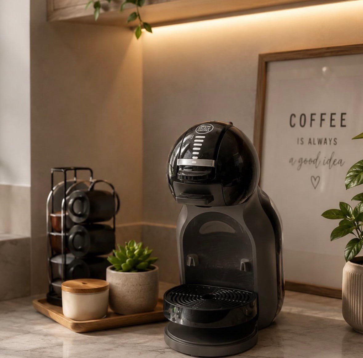 Cafeteira Nescafé Dolce Gusto Mini Me Preta