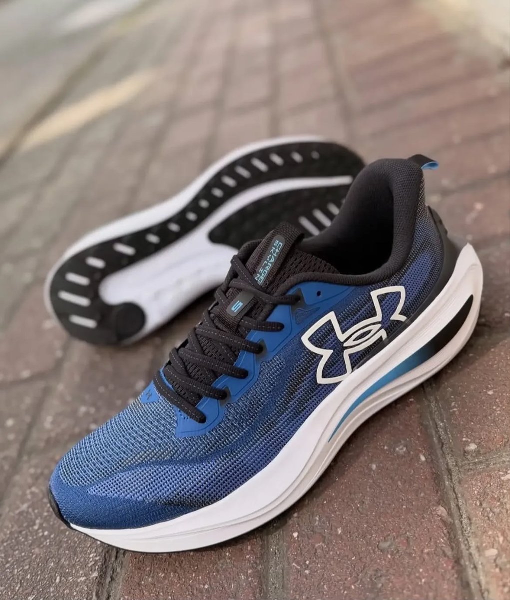 Under Armour Charged Skyline 5 (3 Cores)