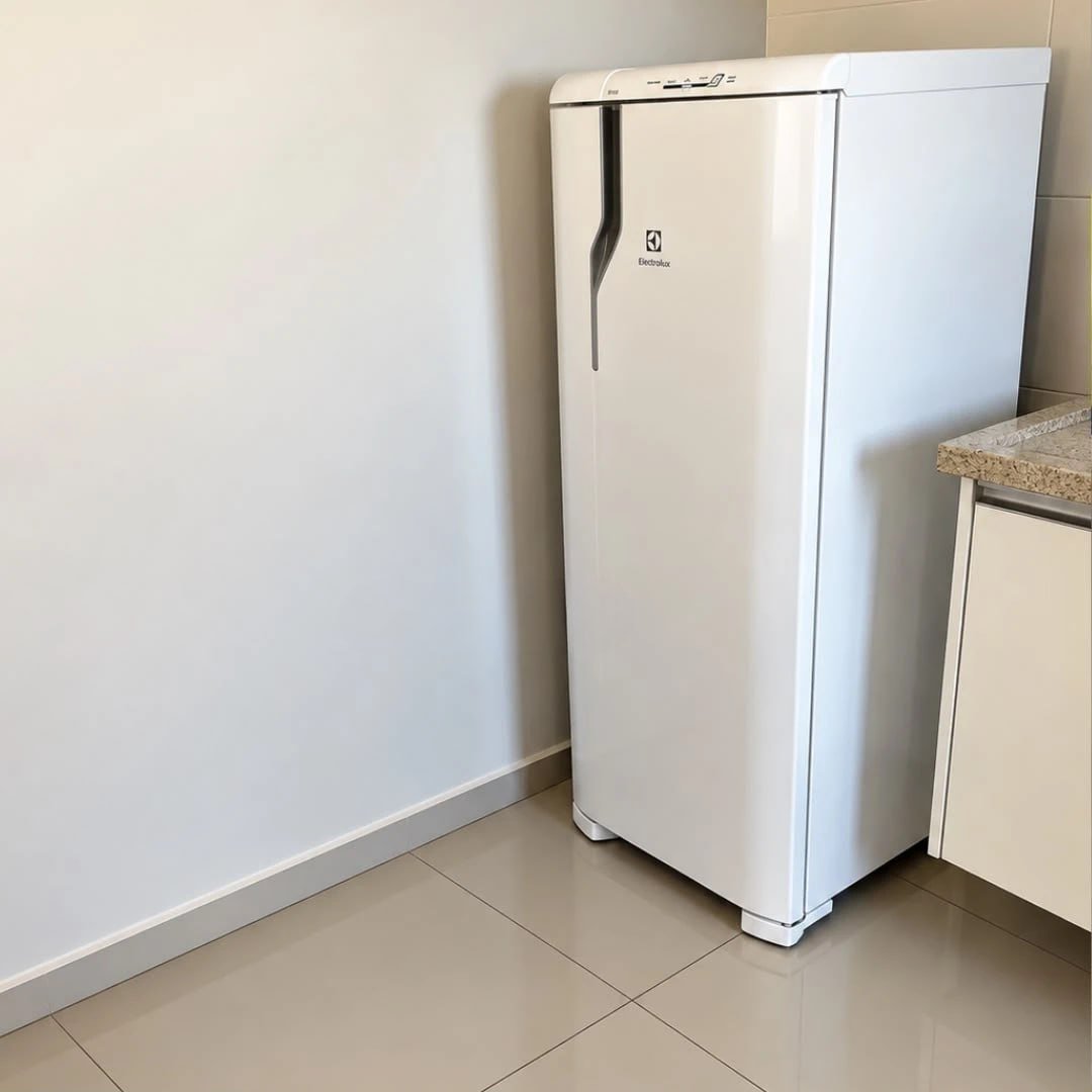 Geladeira Electrolux Cycle Defrost 240L Degelo Prático Uma Porta Branca RE31 220v