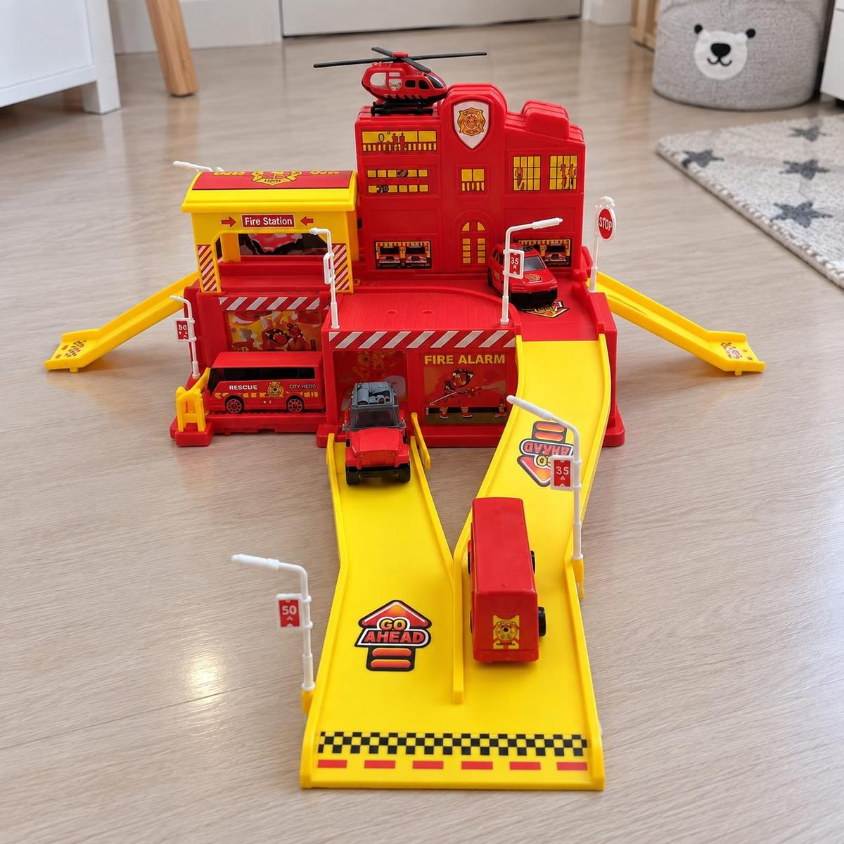 Pista de Carrinhos Infantil Bombeiro com 5 Veículos e Acessórios Maxi Toys
