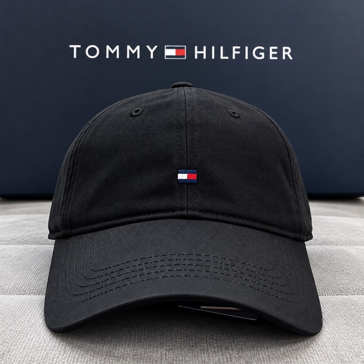 Boné Tommy Hilfiger Flag Tape Masculino Preto, Com Fechamento Ajustável