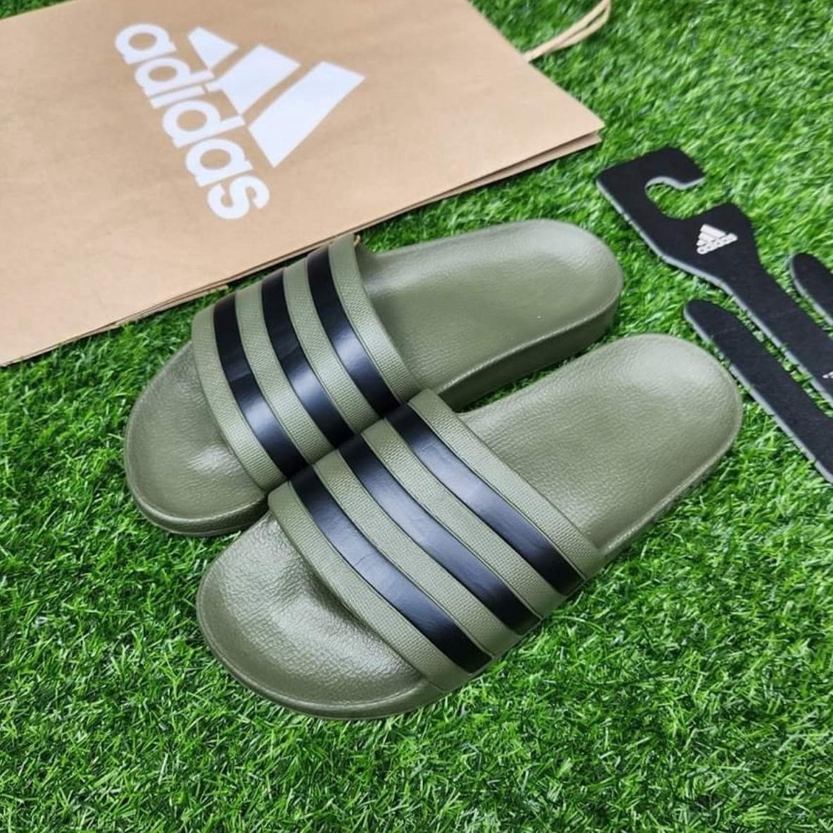 Chinelo Adilette Aqua (unissex) adidas