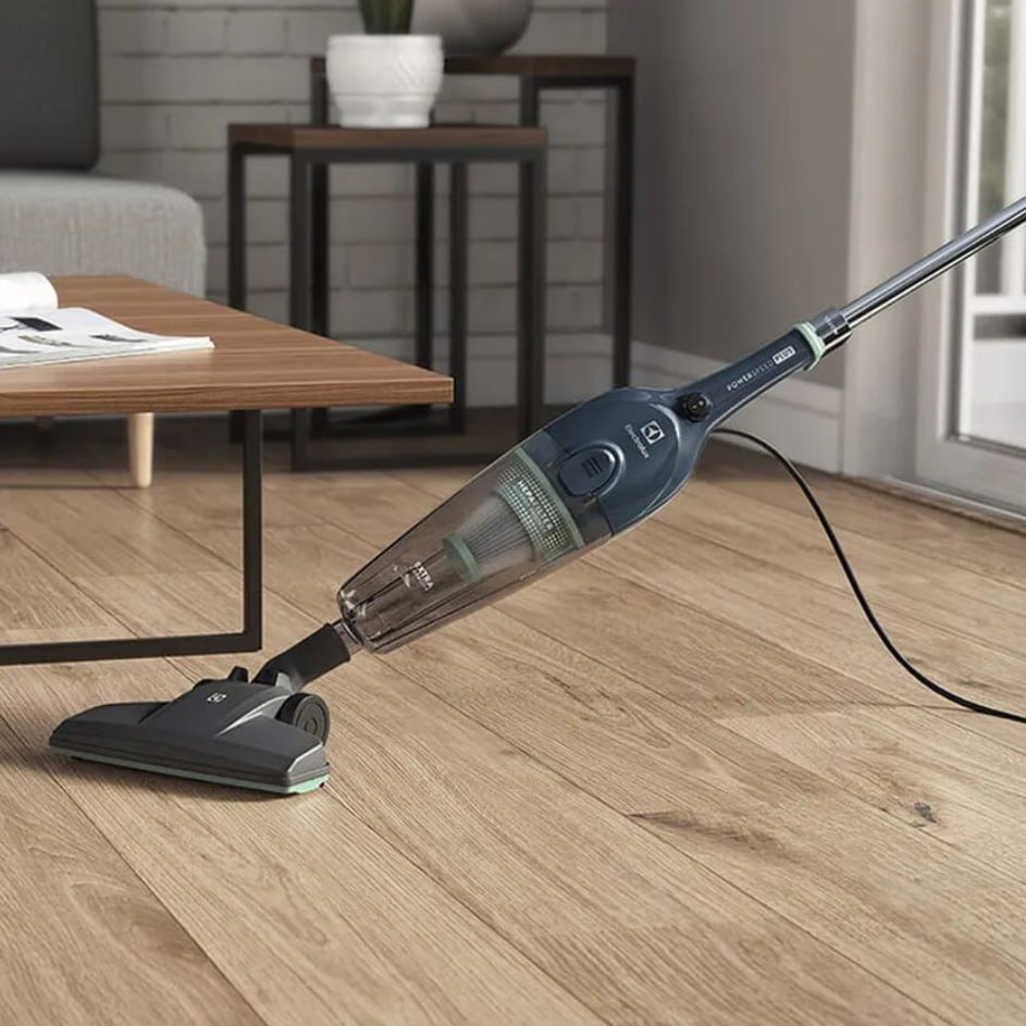 Aspirador de Pó Vertical com Fio Portátil de mão 2 em 1 potente  Electrolux 1450W STK15 127V