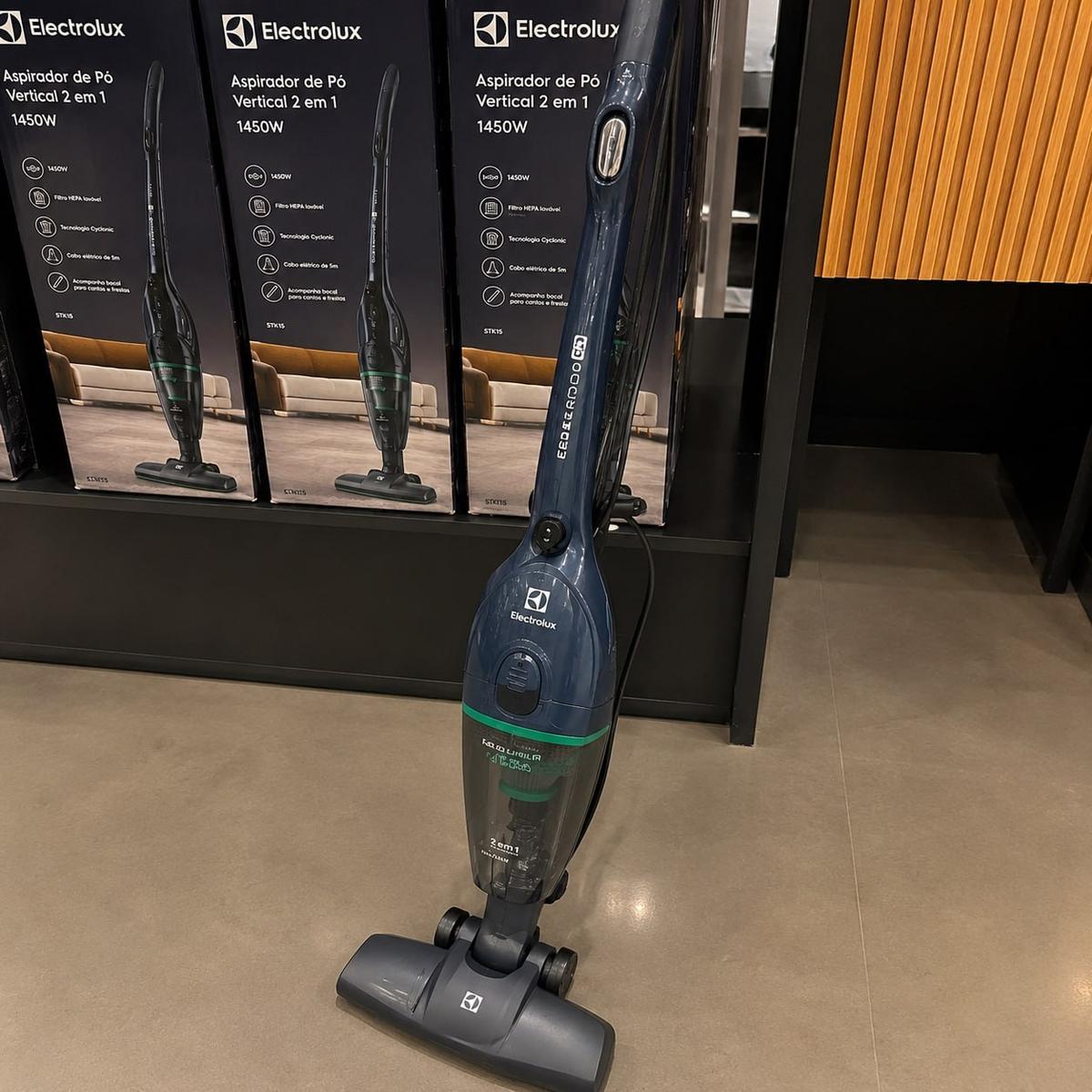 Aspirador de Pó Vertical 2 em 1 potente Electrolux 1450W STK15 127V