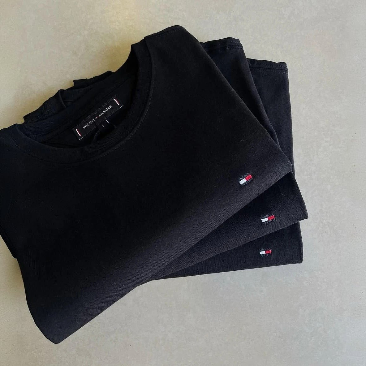 Kit Camisetas Tommy Hilfiger Masculina Essential Preta 3un