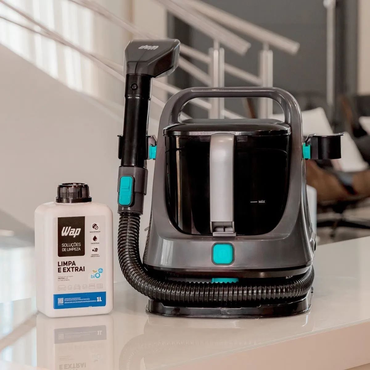 Extratora e Higienizadora Portátil WAP Spot Cleaner W2 1600W - Pulveriza, Esfrega e Extrai 220V