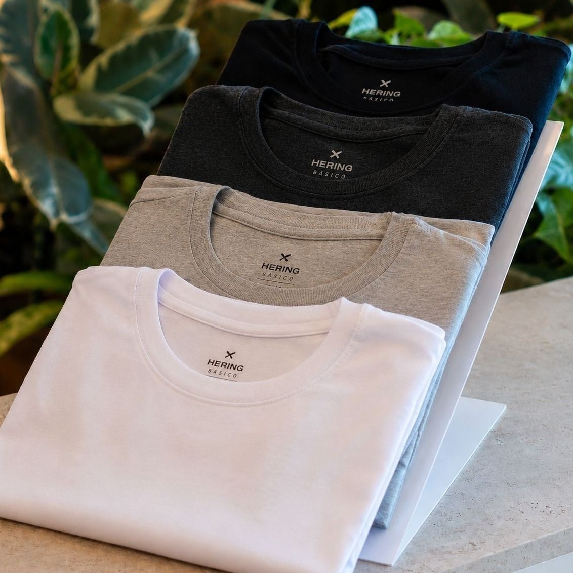 Kit Com 5 Camisetas Masculinas Básicas Slim Hering (P ao XG)