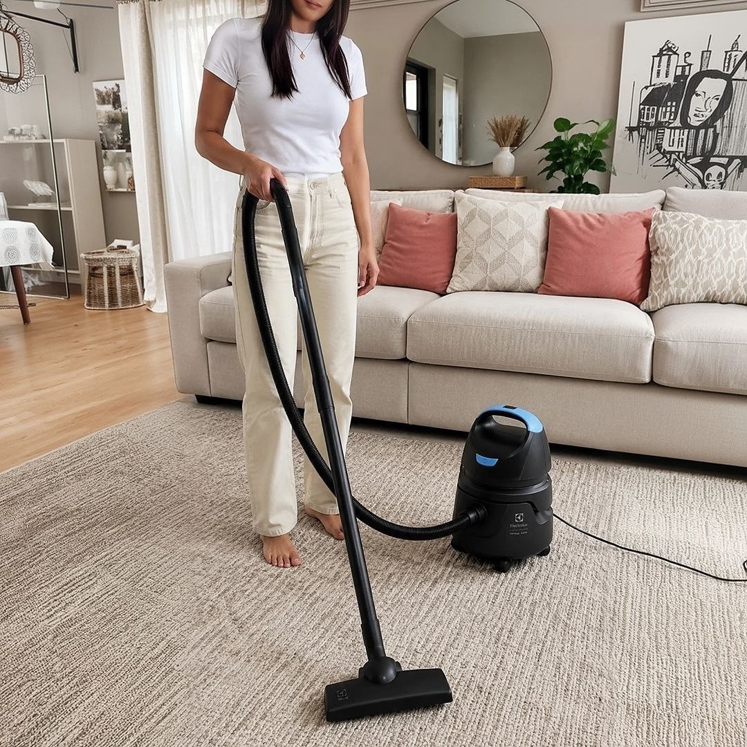 Aspirador de Pó e Água Electrolux Compacto Potente 1400W Função Sopro 12L AWD01