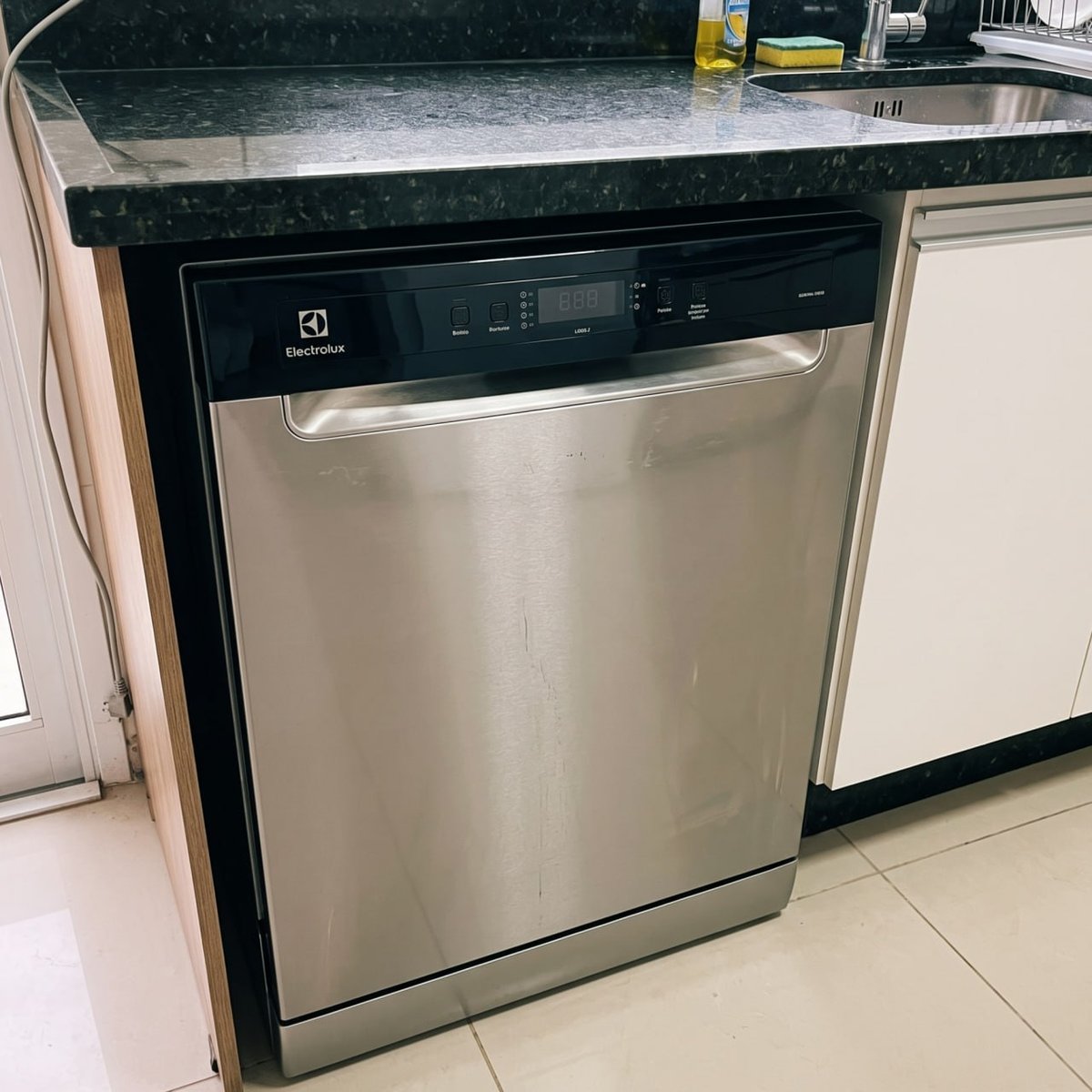Lava-Louça Electrolux 8 Serviços Inox com Programa Lava & Seca 50 minutos LS08E