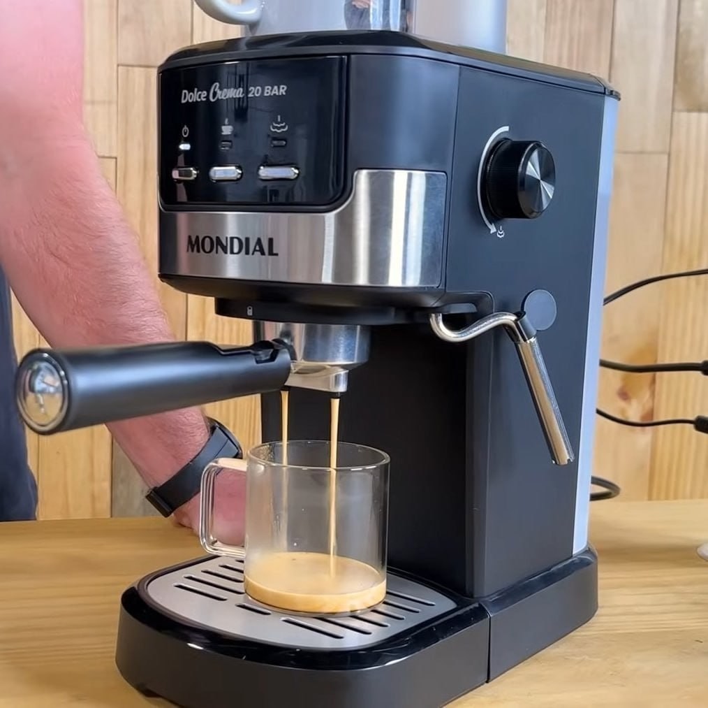 Cafeteira Espresso Dolce Crema 20 Bar Mondial Preto/Inox 1200W C-21-E-CNP 127v